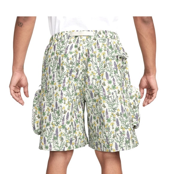 NWOT NIKE ACG Snowgrass Cream Floral Men's Cargo Shorts Size M - Picture 5 of 16